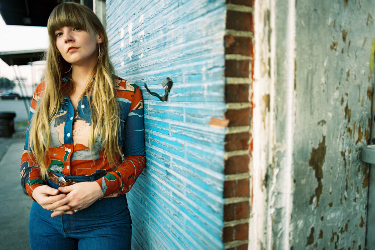 Courtney Marie Andrews, DeWolff en Sons of Bill ook op Once In A Blue Moon