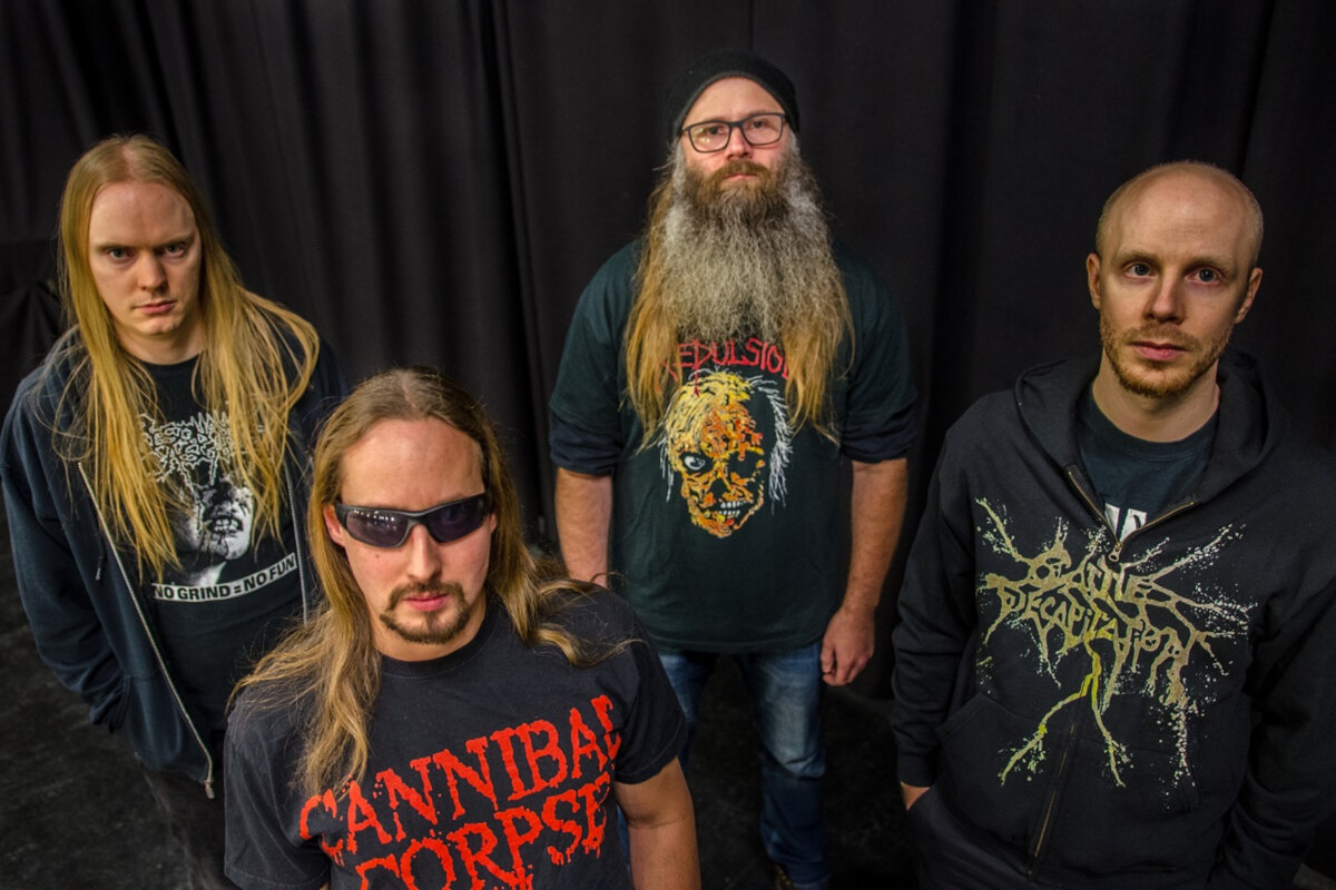 Deranged  post new music video