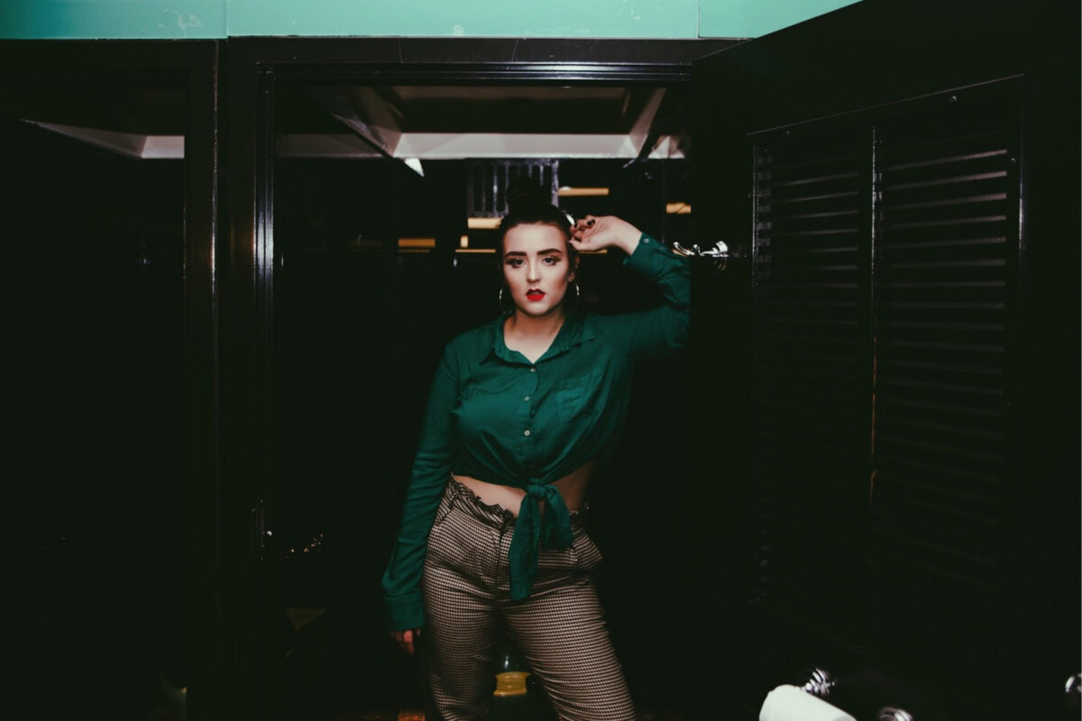Dearly Premieres Debut Single "Get With You Alone"
