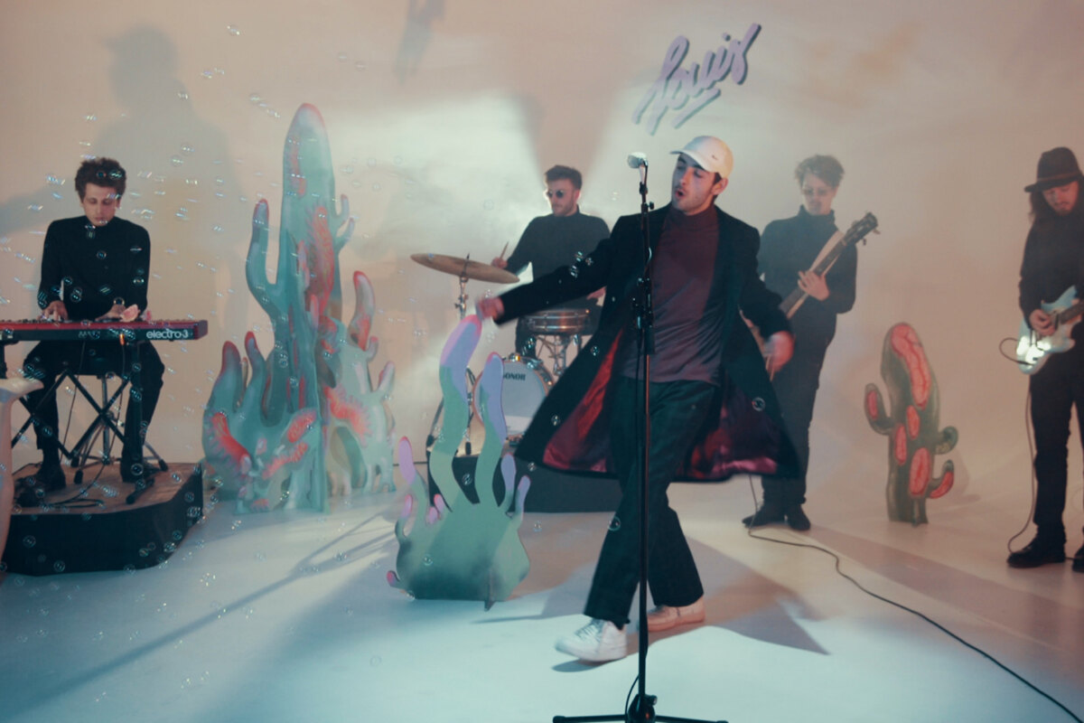  Antwerpse hiphop-artiest Luie Louis stelt nieuwe videoclip voor, mét liveband