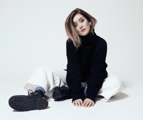 Norwegian singer Iselin releases debut single 'Bathtub' 
