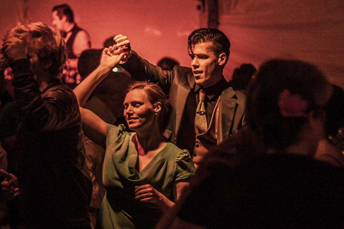 Benenwerk 'Ballroom Brugeoise' - Een dansmarathon langs 10 ballrooms in de historische Brugse binnenstad
