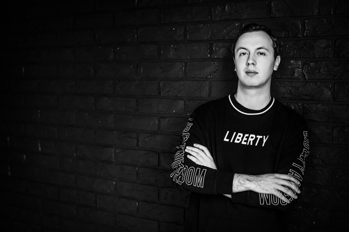 Andrew Rayel & Fernando Garibay feat. Jake Torrey – Last Summer