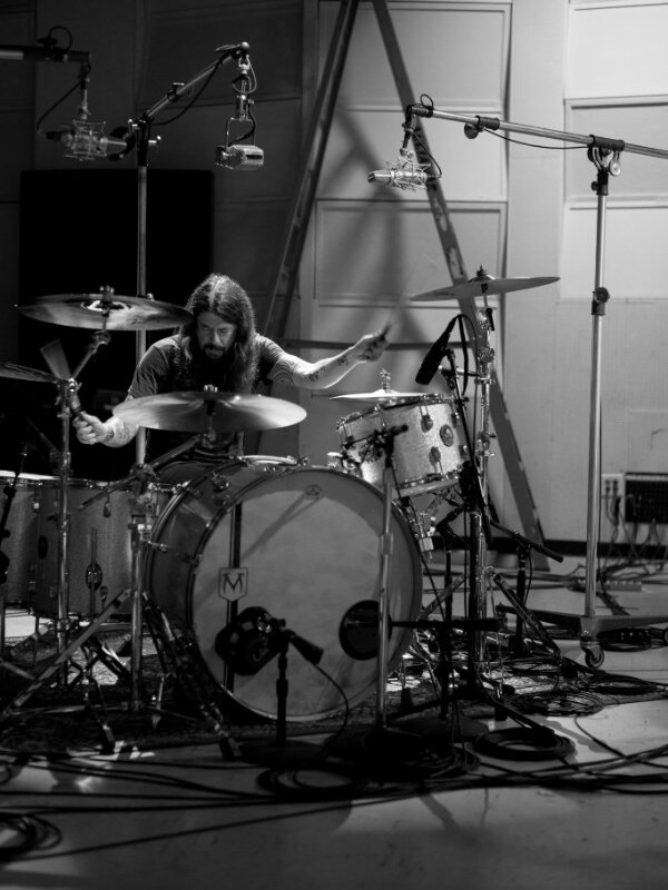 Dave Grohl releases new track "Play"
