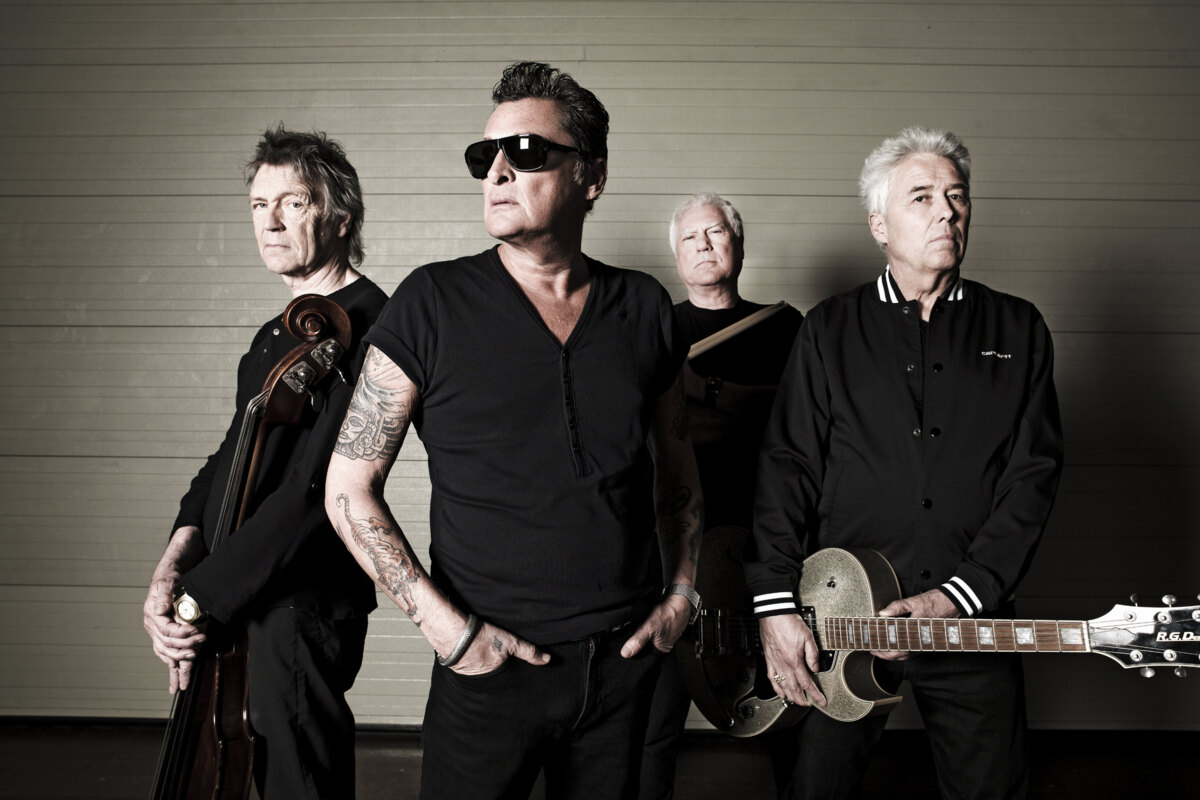 Golden Earring-frontman Barry Hay viert 70ste  verjaardag tussen zijn 3 katten, 3 papegaaien en 8 chihuahua’s.