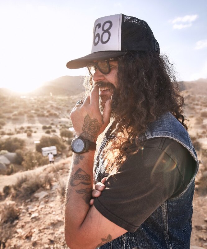 Brant Bjork  intimate video for "Too Many Chiefs" 
