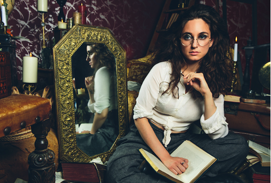 Gazel Releases spellbinding 'Pointing At The Moon' Video 