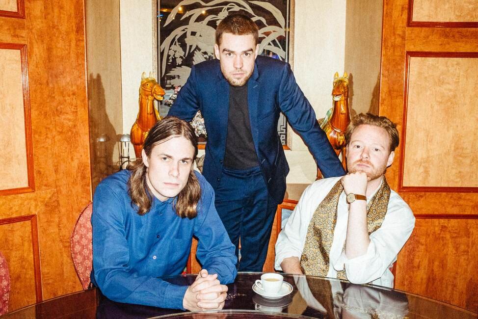 The Entrepreneurs Rock Out New Single “Heroine” Live in Session!