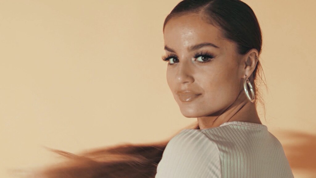 Brit popstar Libby Whitehouse releases 'New Boy' video