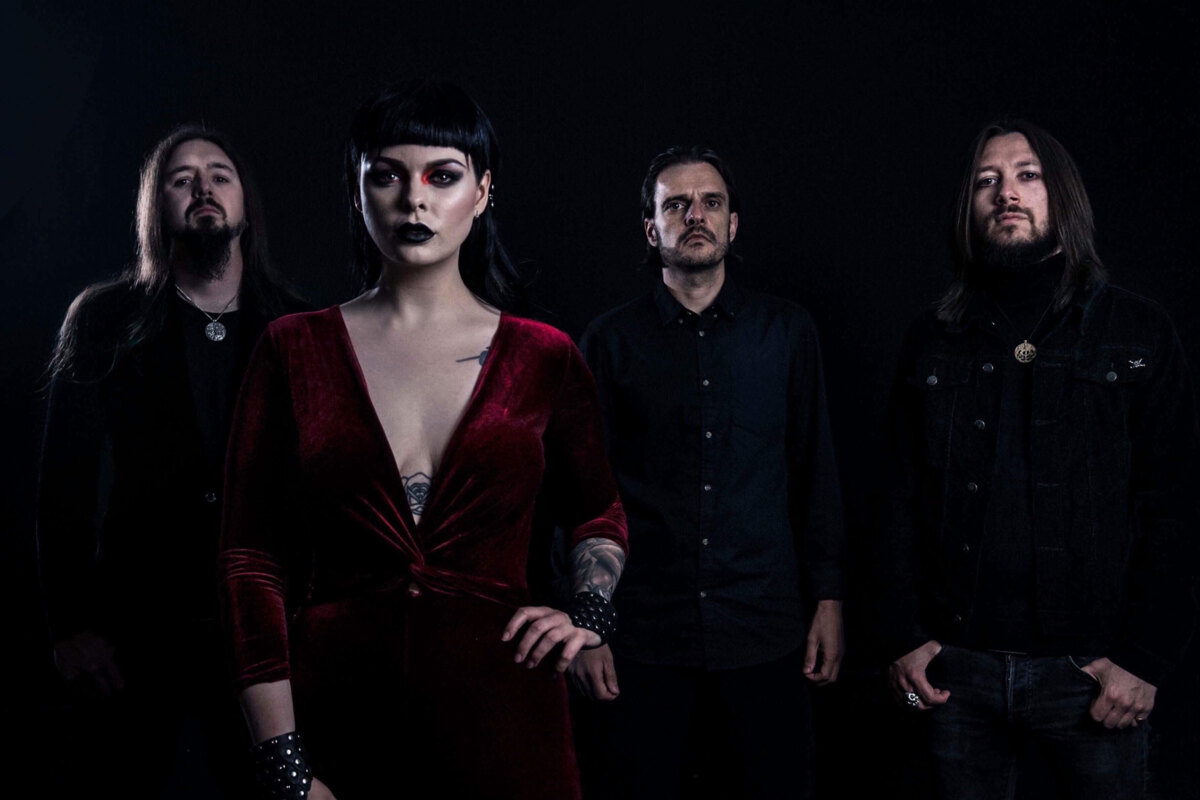 Alunah premiere new EP 'Amber & Gold' 