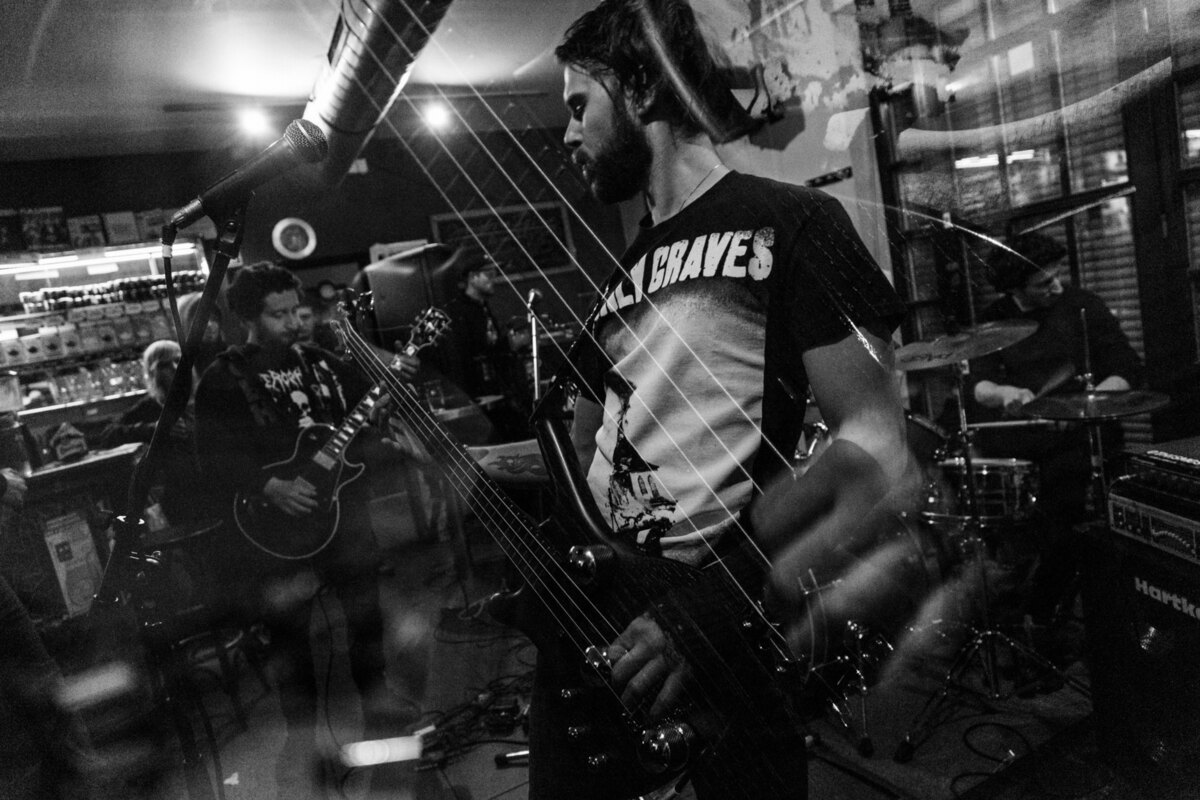 Othismos: Italian noise/crust outfit premieres new single "Hymn of Victory" via Toilet Ov Hell