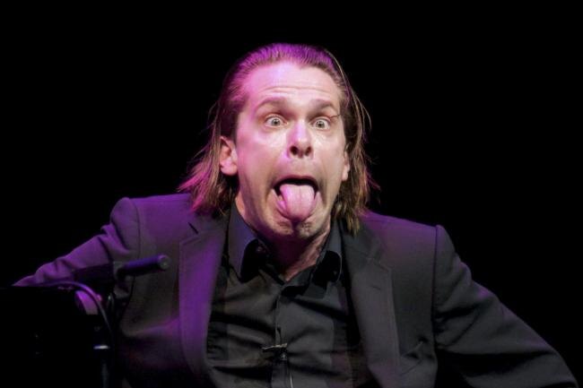 December is comedymaand bij Q2 met Hans Teeuwen, Humo’s Comedy Cup en Qmovies