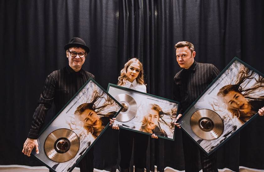 Hooverphonic: golden award for their album "Looking for stars"