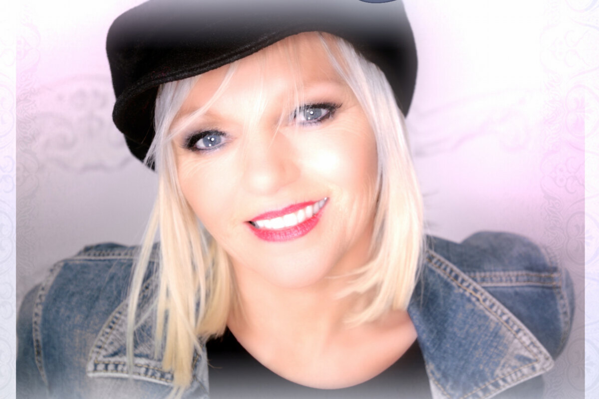 Ella Luna stelt voor nieuwe single