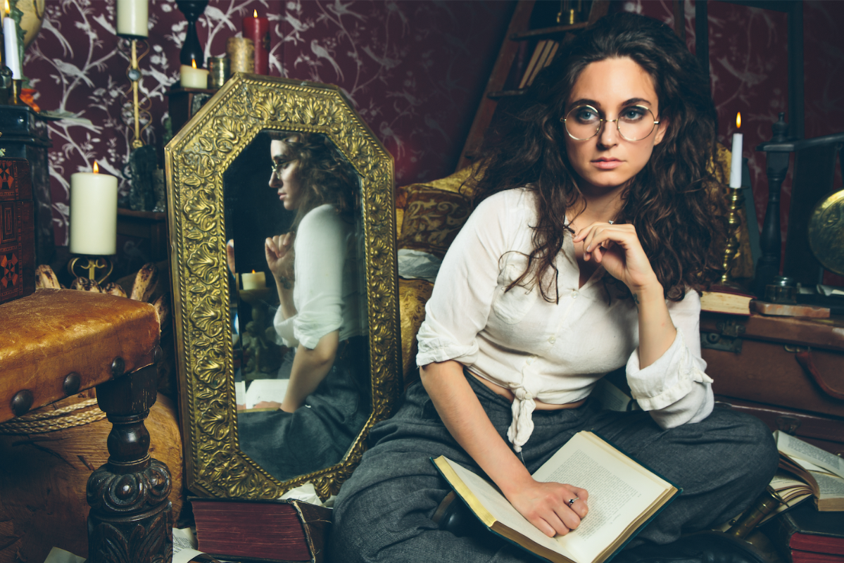 Gazel shares acoustic version of 'Pointing At The Moon'