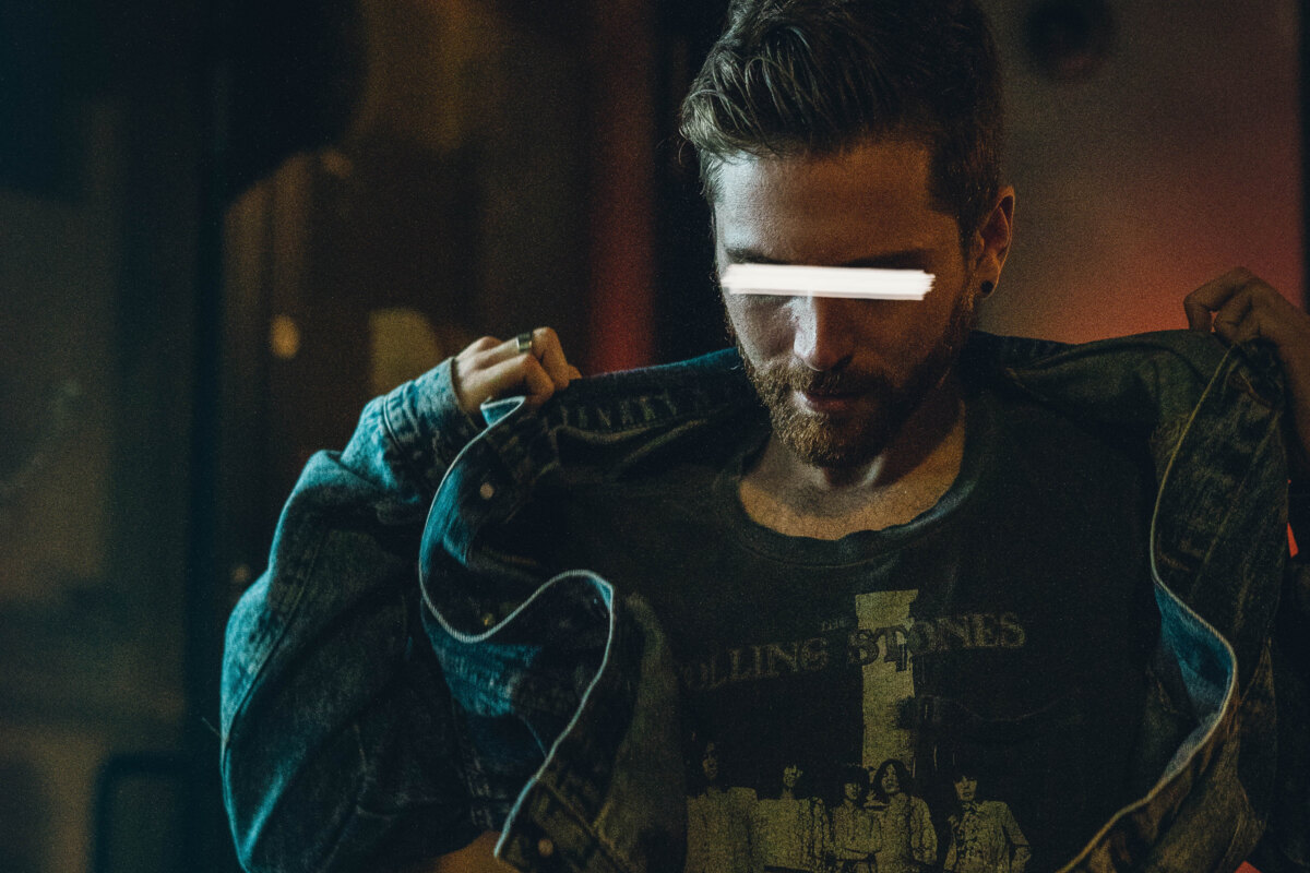 Intriguing justlikeu's new single "electricity"