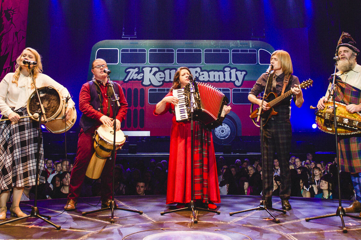The Kelly Family viert 25ste verjaardag van 'Over The Hump’ op 19 januari 2020 in het Sportpaleis