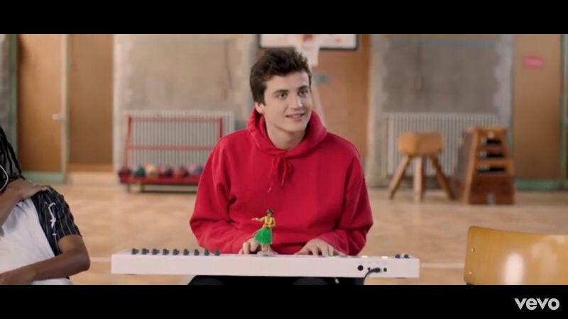 Henry PFR stelt nieuwe single Easy voor