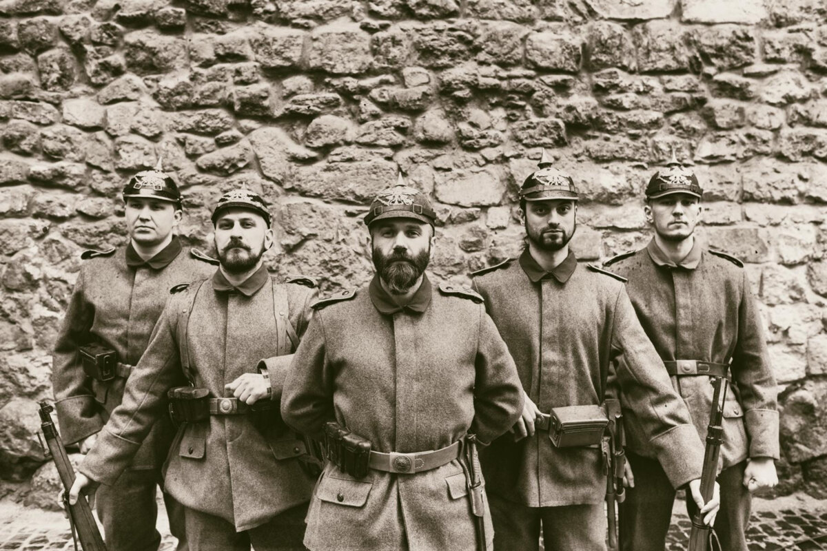 1914 – Release Official Video For “C'est mon dernier pigeon