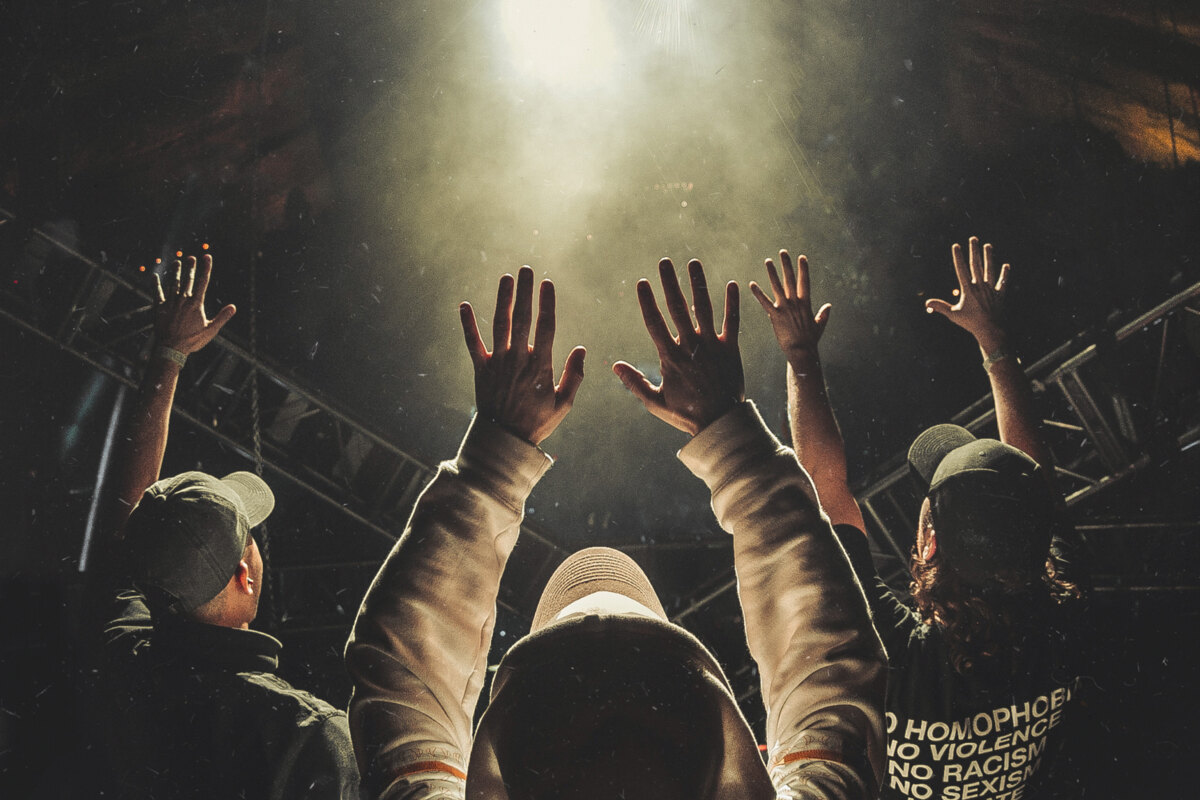 Slander Said The Sky, JT Roach team up on emotional "Potions"