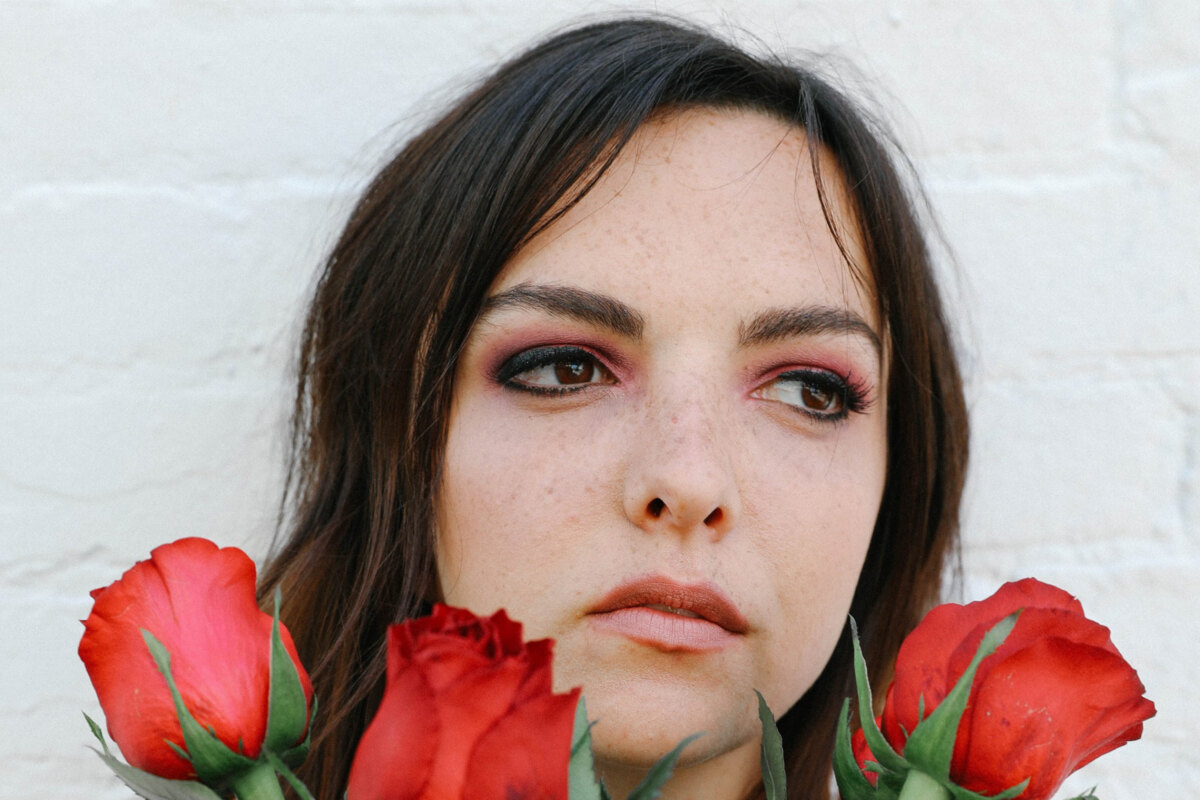 Dark Pop Artist Viana Releases Debut Single "Wine & Roses," Out NOW