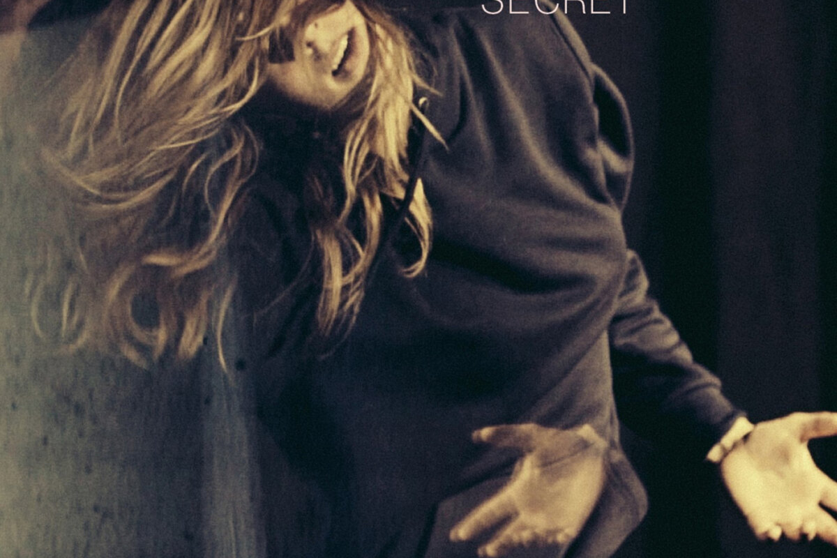 Reymer stelt video voor single ‘Secret’ voor
