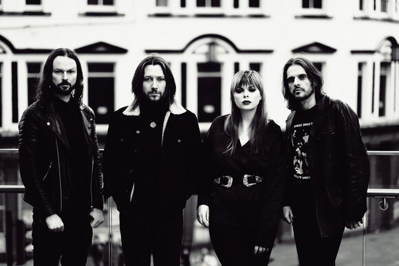 UK hard rock / doom heavyweights Alunah sign worldwide deal with Heavy Psych Sounds