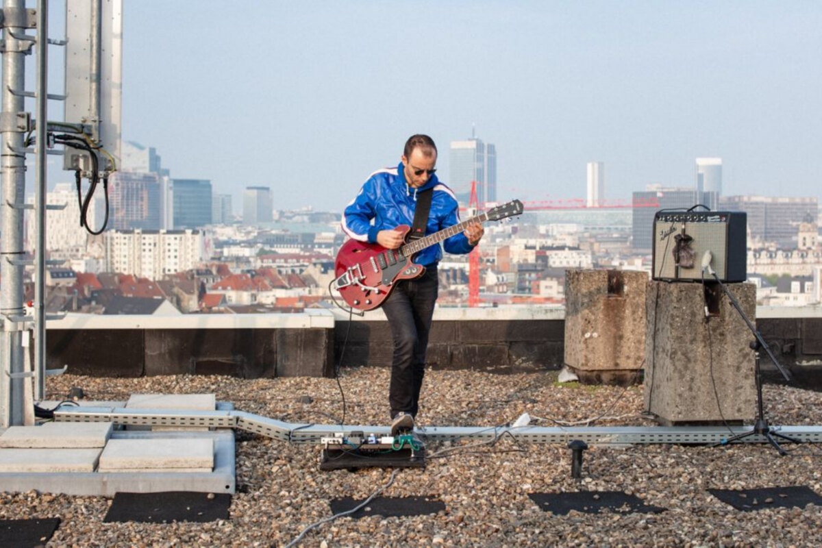Jazz gitarist Julien Tassin releaset de clip van 'Electricity', de vooruitgeschoven single van een nieuw solo album.