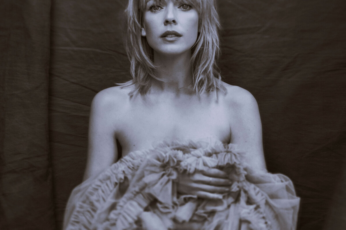 Bobbi releases first single 'Dans Mon Lit'