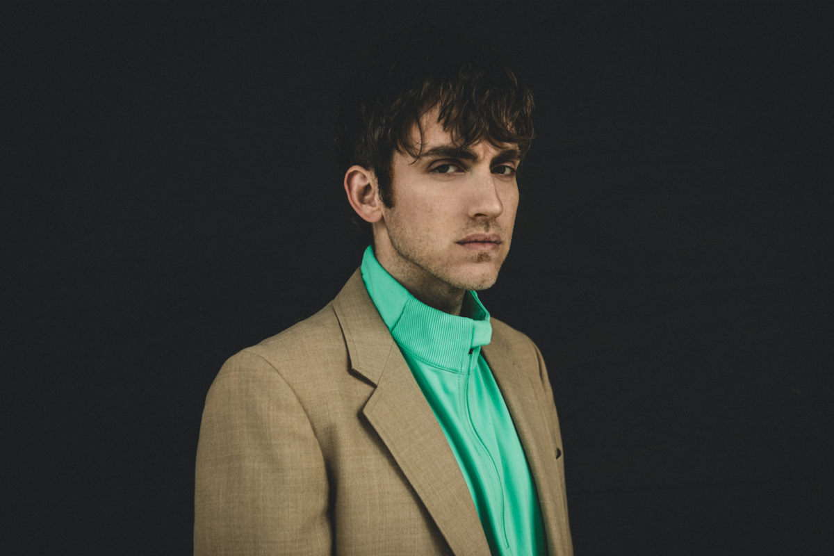 Andrew Combs shares new single 'Born Without A Clue'