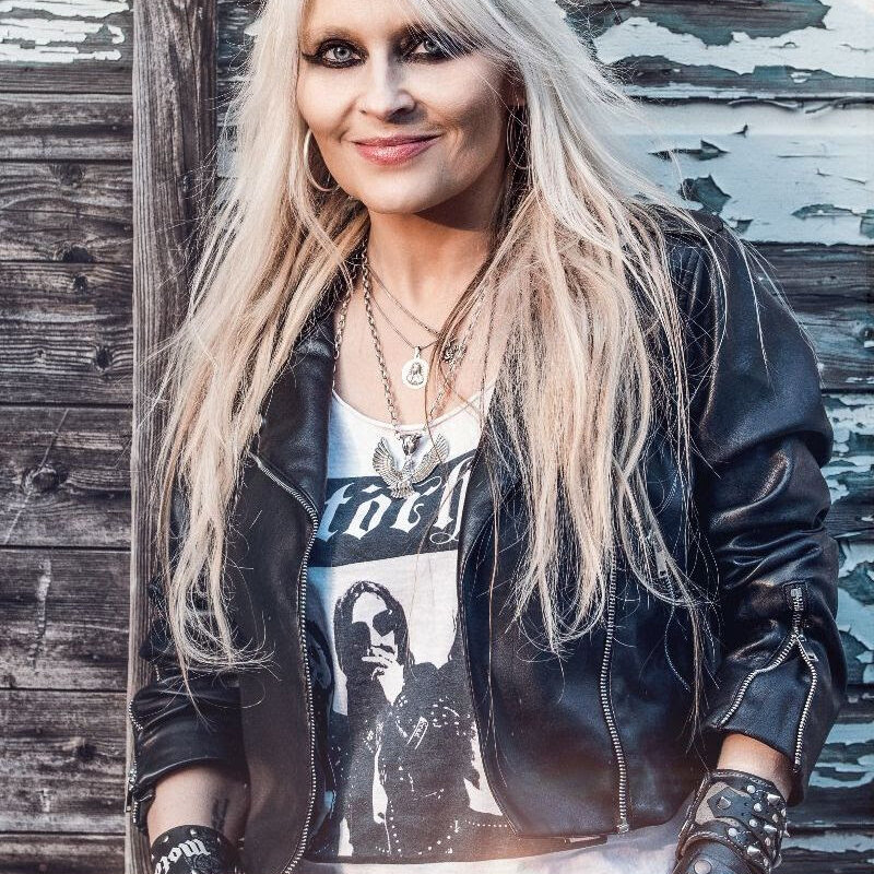Doro announces new single and video „Freunde Fürs Leben“