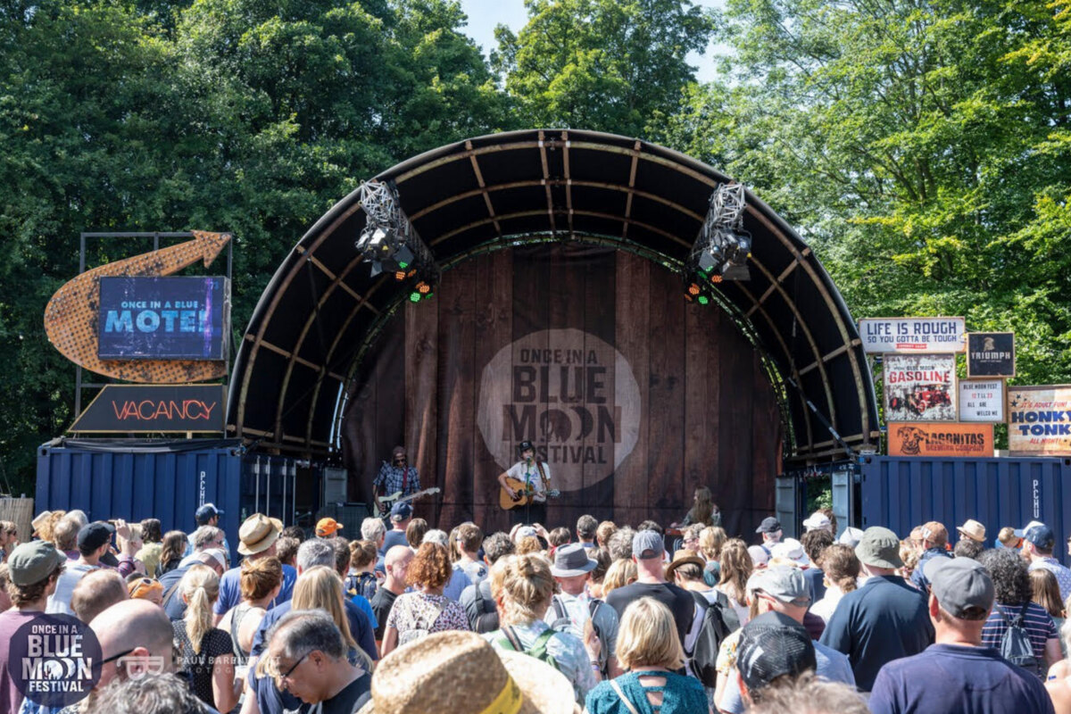 6500 bezoekers op zonovergoten Once In A Blue Moon in Amsterdamse Bos