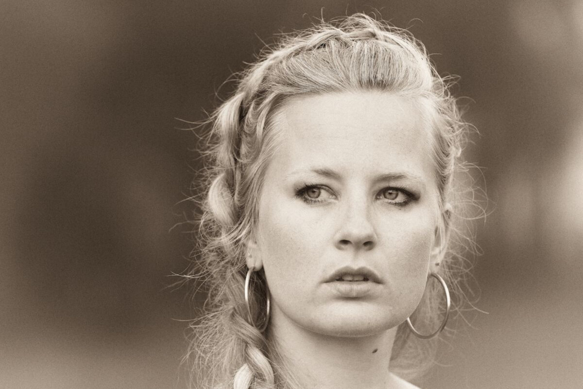 Willow Mae kondigt huiskamerconcerten en nieuwe single aan