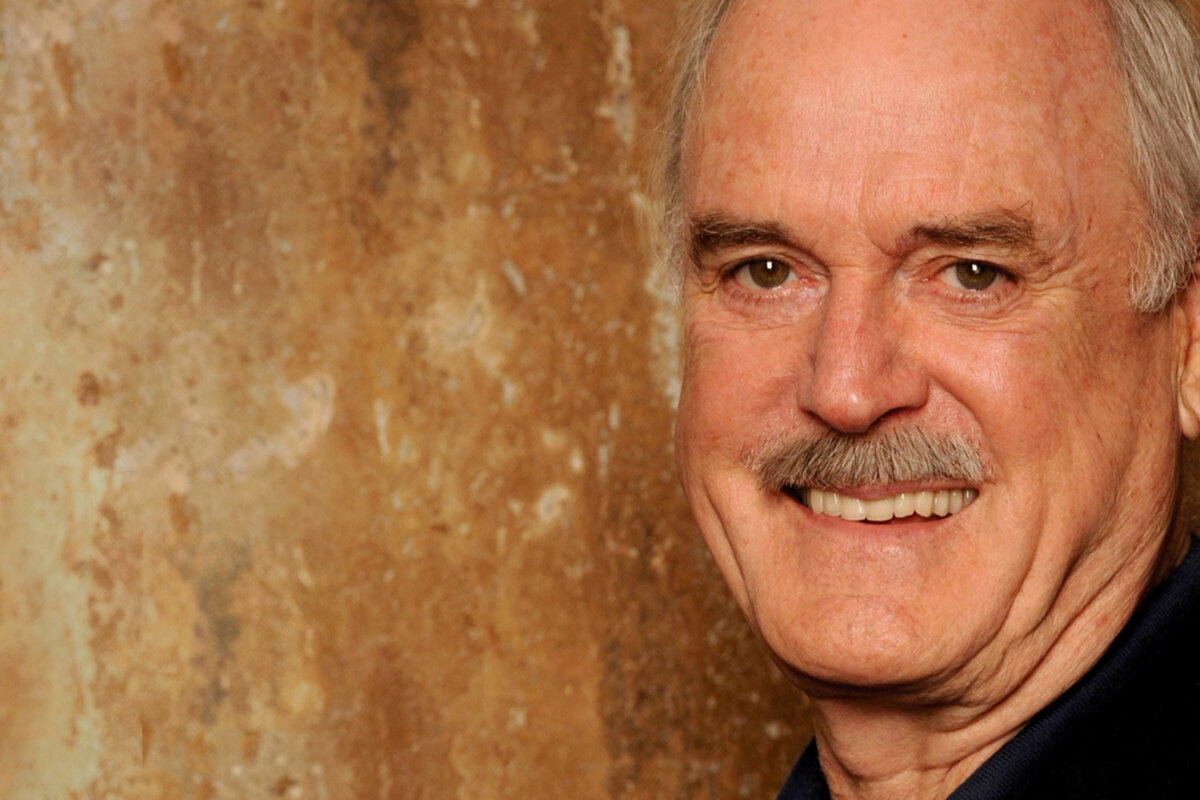 Extra shows John Cleese in Nederland