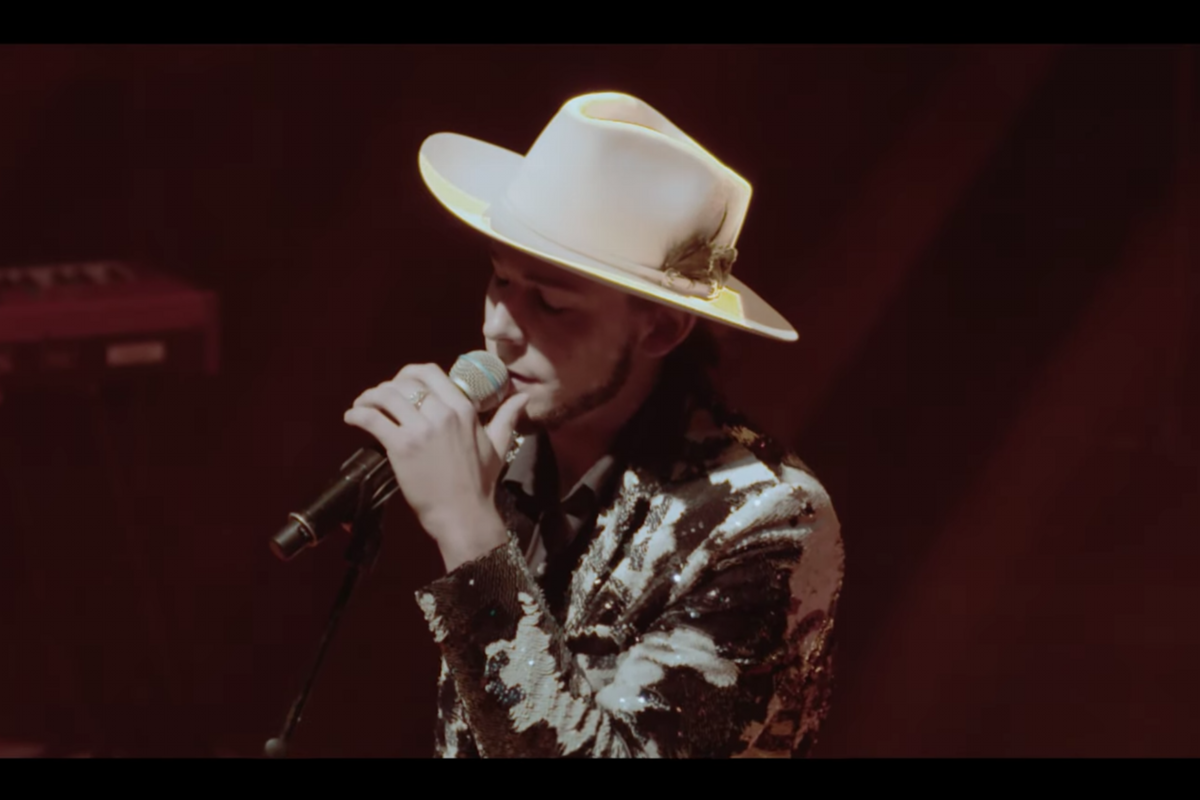 Sam Williams shares video for 'Weatherman' filmed live in London