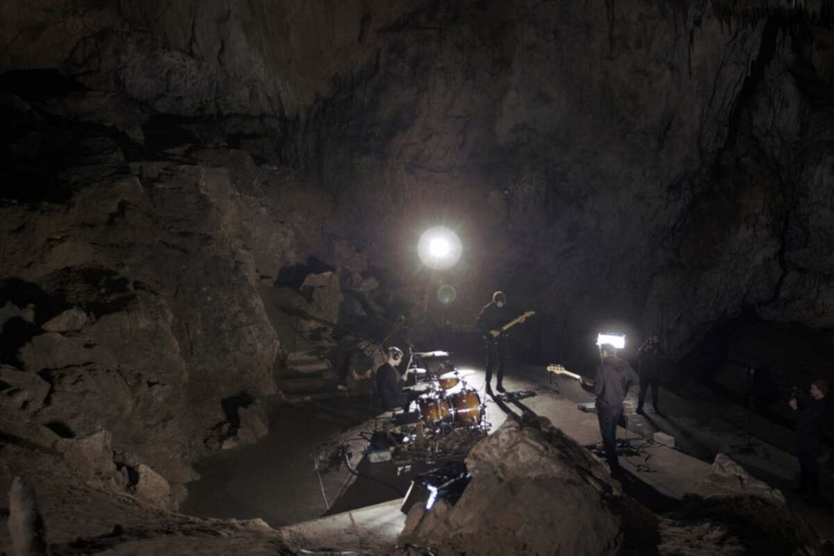 Shoegazers Torzs Premiere New Album Tükör live at Baradla Cave