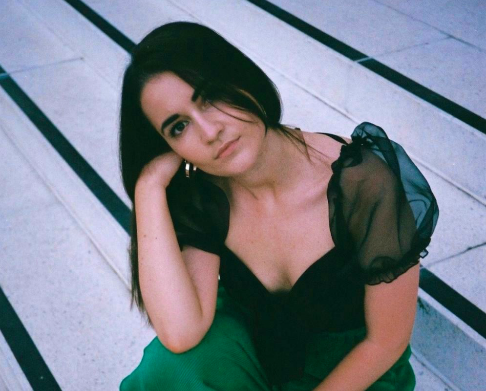 Alex Jayne shares hypnotic new single 'Messy'