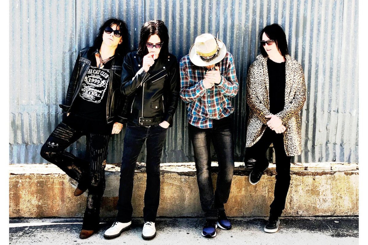  LA Guns sign to Golden Robot Records.