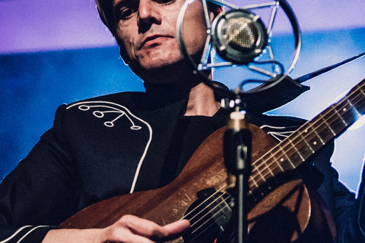 Tiny LegsTim: single Nowhere My Home en start theater tour