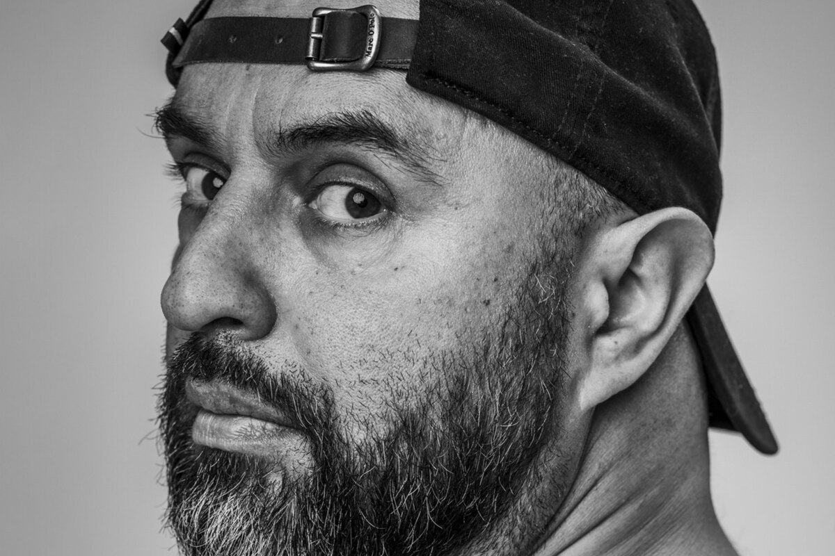 Serdar Somuncu veröffentlicht neues Musikvideo zu 'Du Lügst' vom neusten Album »SYSPHS«
