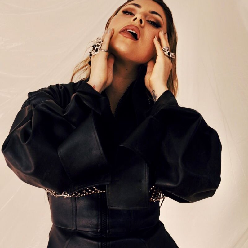 Empara Mi announces mini-album 'Suitcase Full Of Sins'