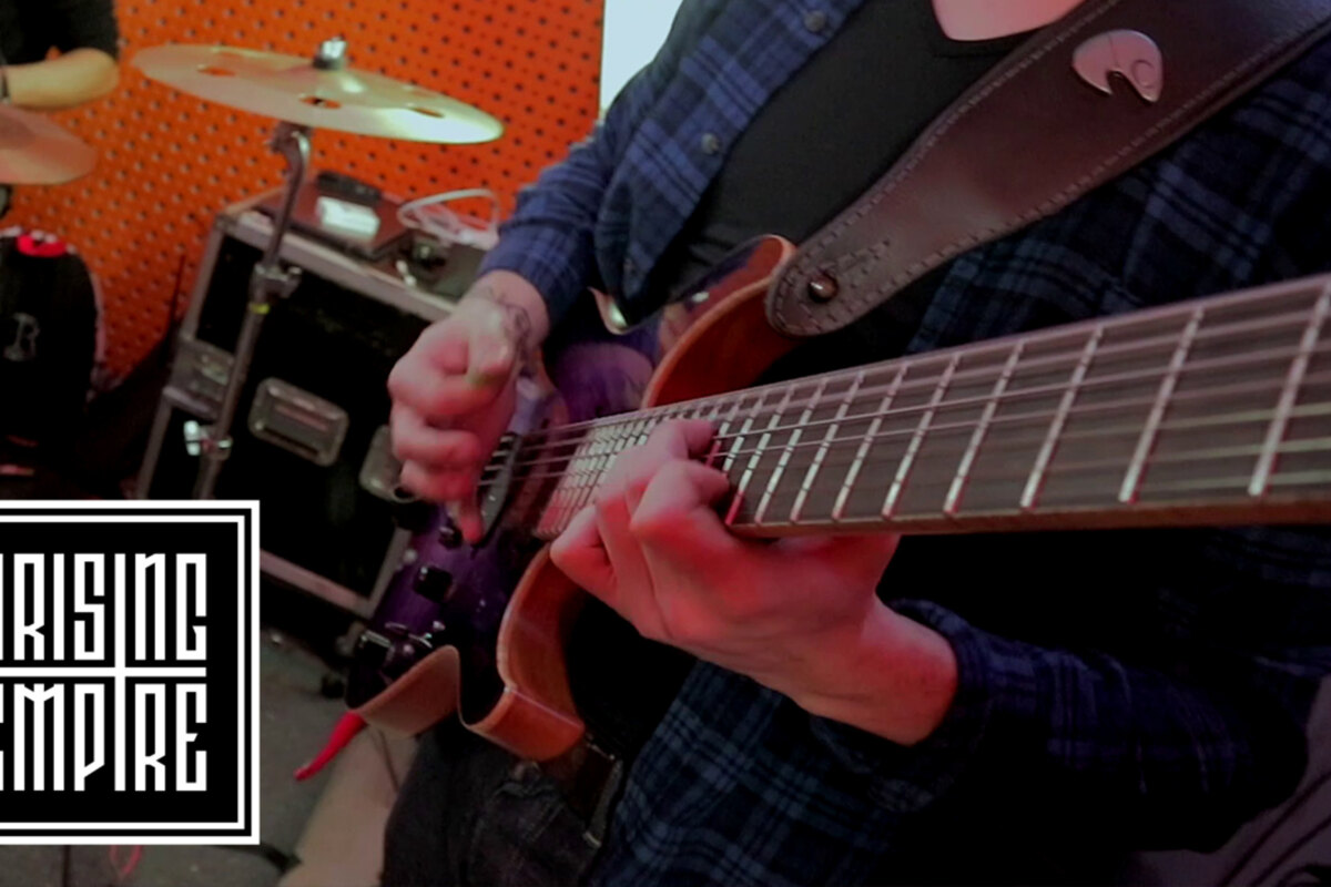 Kadinja release studio playthrough for 'Veronique' off their album »Super 90'«!