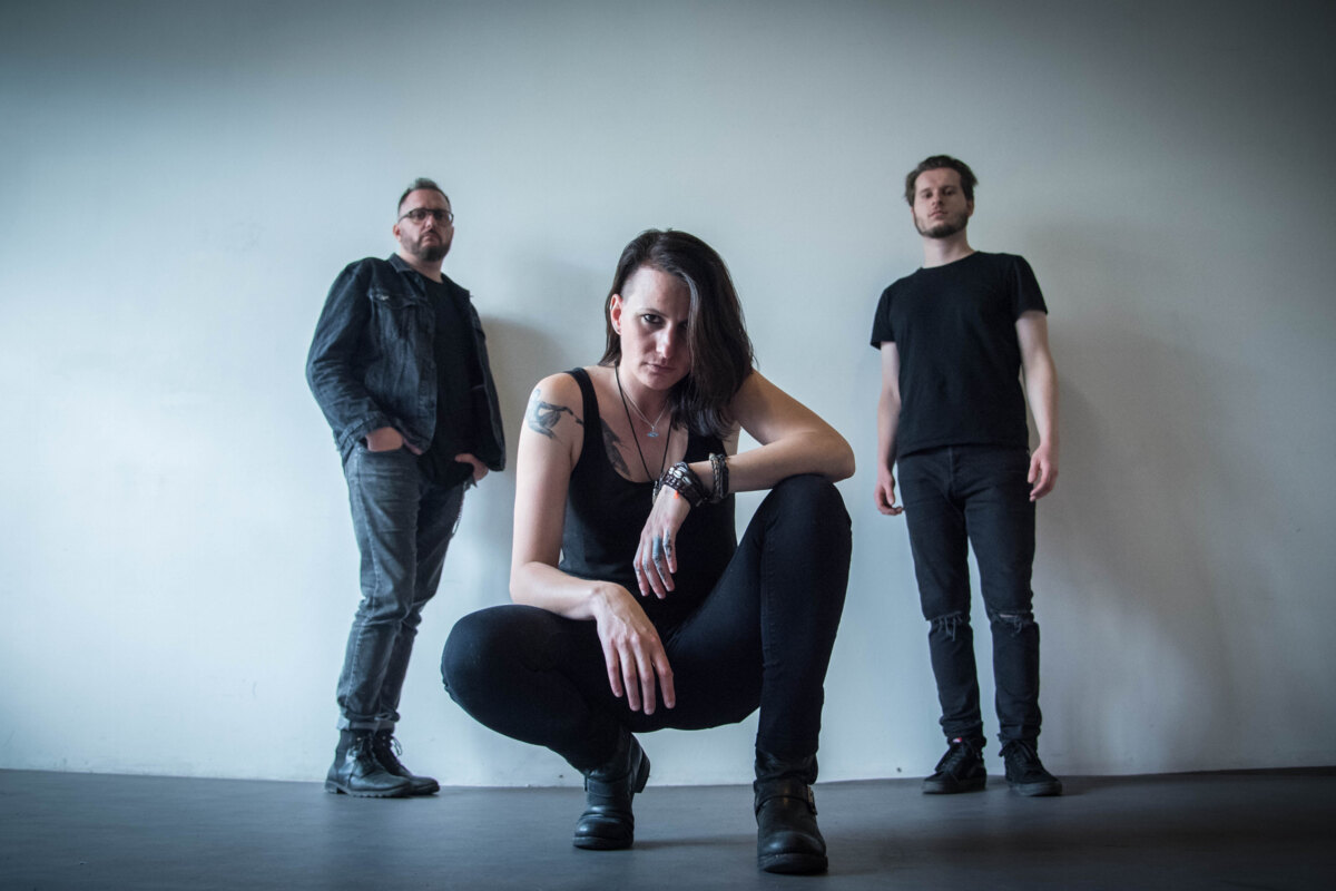 Swiss Alternative-Rock power-trio Misty Bliss unveiled new music video "Under The Sun".