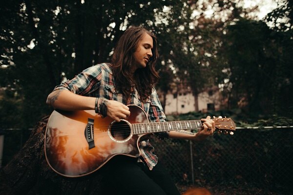 Derek Sanders (Of Mayday Parade) Shares New Single And Music Video For “But Lauren”;