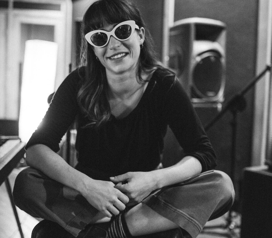 "Two Minds " new single of Cayley Thomas