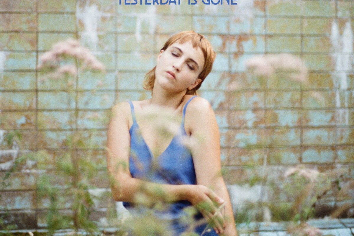 Dana Gavanski Releases New Single "Small Favours"