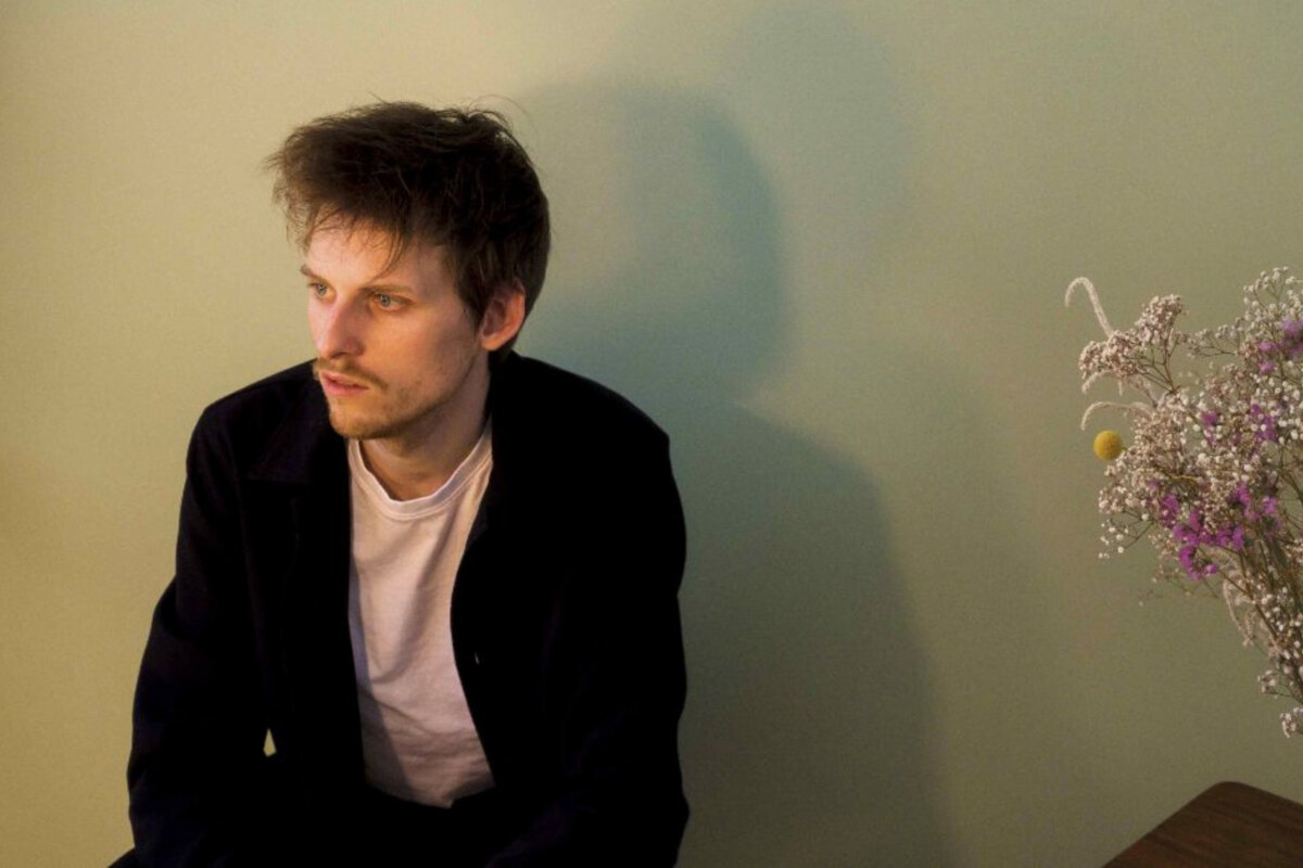 Philemon’s debuut "Hourglass" (prod. Pascal Deweze) digitaal uit op 3 april
