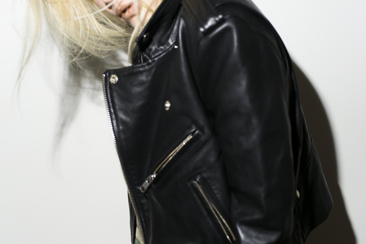 Alison Mosshart releases debut solo single 'Rise'