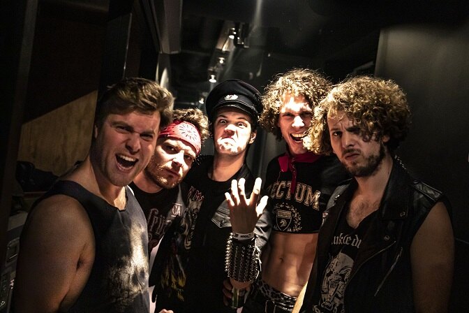 Turborockers X Raiders vieren Moederdag met ‘Oedipus’ + Live in Amsterdam