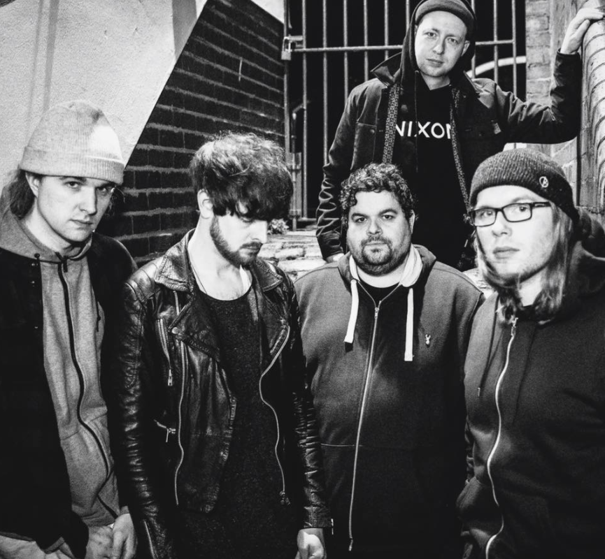 Wolverhampton, UK's Dearist: Peforms "Colours" Live